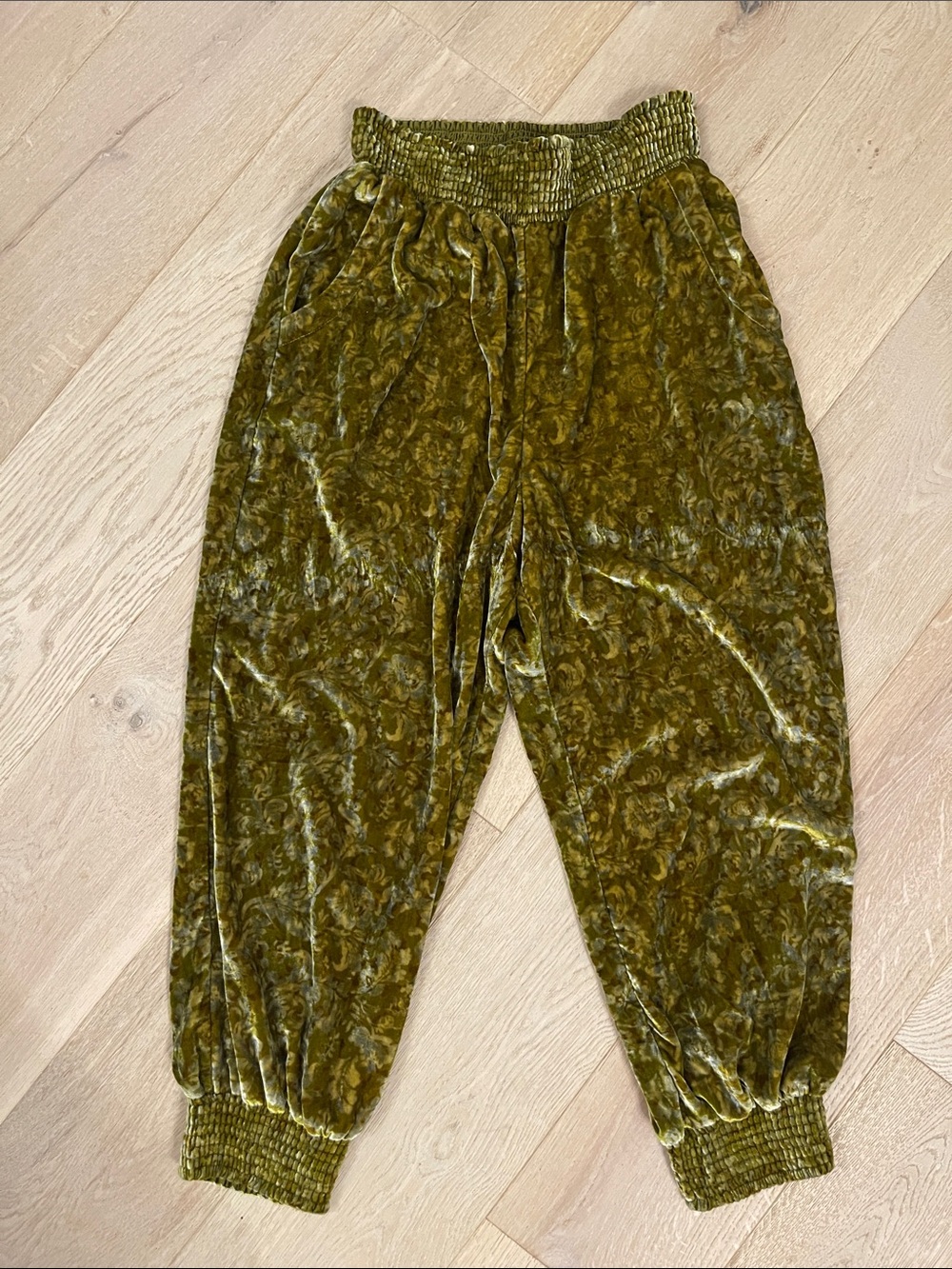 Anthropologie Gloria Olive Green Crushed Velvet Smocked Waist Joggers size M